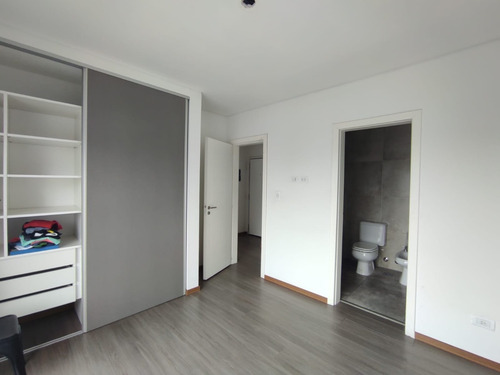 Imagen 14 de 16 de Departamento 2 Ambientes Con 2 Cocheras Y Balcón Terraza En Venta, Berazategui Centro.