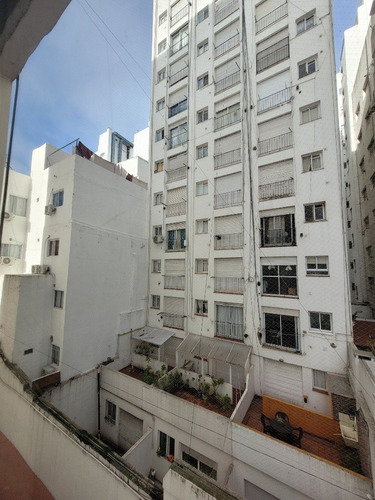 Imagen 3 de 10 de 2 Ambientes Al Lateral