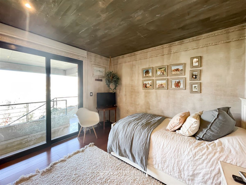 Casa En Venta De 8 Dorm. En Lo Barnechea