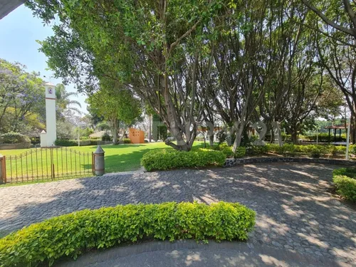 Venta Amplia Propiedad Con 3 Casas,alberca, Caballeriza, Bodega,comedor & Huerto