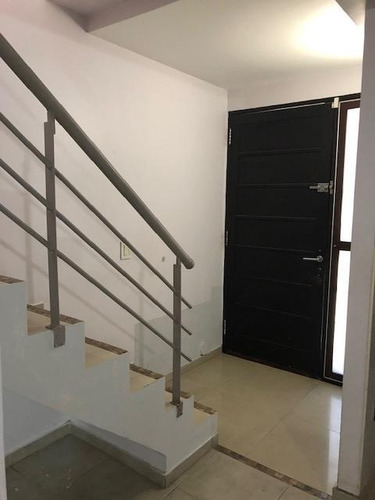Imagen 2 de 14 de Departamento Tipo Casa En Venta En Lanus Oeste