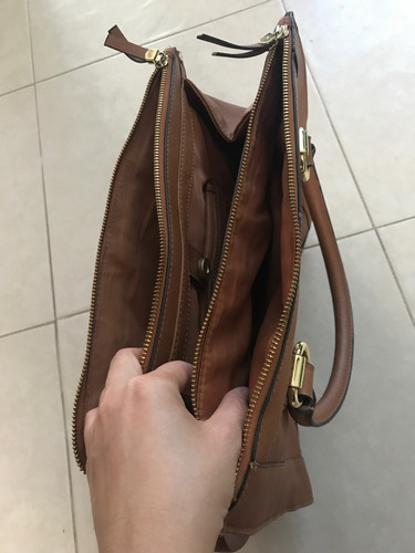 Imagen 5 de 6 de Bolsa Liz Claiborne Caml Piel Grande Amplia