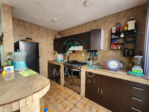 Casa En Venta En Col. Lazaro Cardenas Con Alberca Y Jardín.