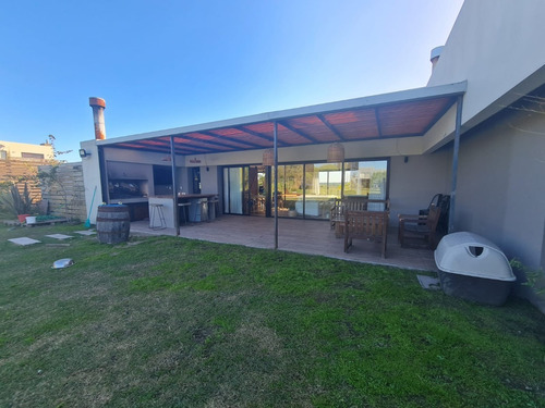 Imagen 19 de 21 de Alquiler De Hermosa Casa De 3 Dormitorios Y Piscina En Colinas De Carrasco