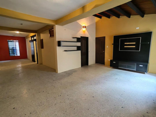 Sky Group Platinum Vende Casa En Urb La Fontana, La Morita I, Estado Aragua Plc-1176