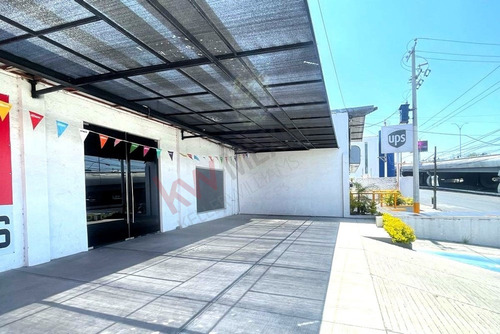 Local Comercial En Renta De 720 M2 Sobre Bernardo Quintana, Querétaro