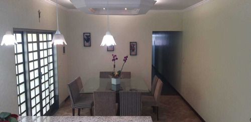 Imagem 1 de 13 de Casa C/ 1 Suíte Com Closet E 3 Dormitórios - 2 Vagas