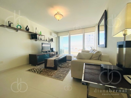 Imagen 5 de 17 de Venta De Apartamento 2 Dormitorios Con Vista Al Mar En Playa Mansa, Punta Del Este- Ref: 54462