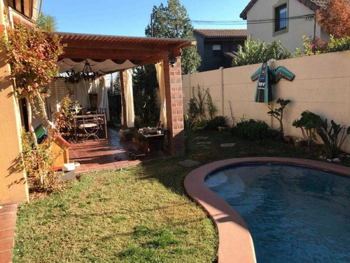 Linda Casa De Dos Pisos, En Faldeos De Antupiren