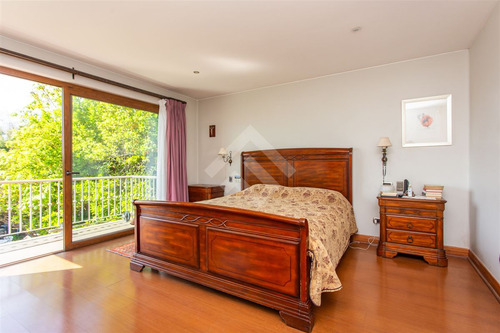 Casa En Arriendo De 5 Dorm. En Las Condes