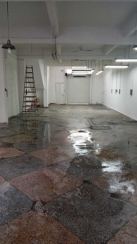 Alquilo Gran Local De 380 M2 En Hocquart Y Martin C Martinez