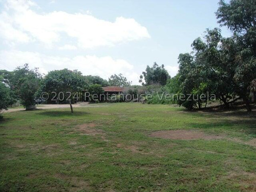 Terreno En Venta En Agua Viva,cabudare R E F  2 - 4 - 1 - 7 - 5 - 3 - 1  Mp 