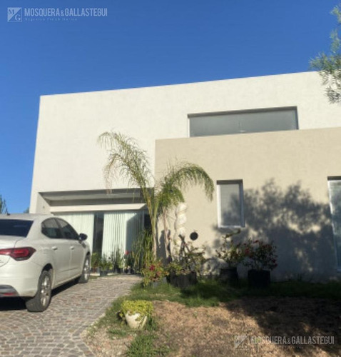 Imagen 1 de 15 de Mosquera Y Gallastegui - Venta Casa En Santa Guadalupe, Pilar Del Este