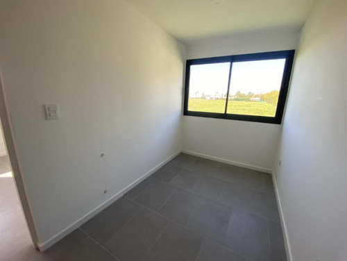Casa En Venta - 2 Dormitorios 2 Baños - Cochera - 280mts2 - Manuel B. Gonnet