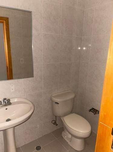 Imagen 6 de 8 de Local Comercial En Alquiler En Piantini