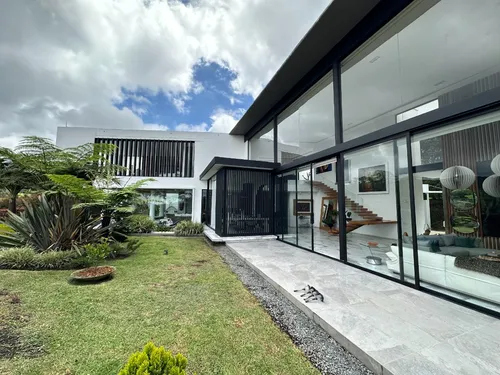 La Casa Mas Exclusiva Del Alto De Palmas! Excelente Ubicacion Y Precio! Como Nueva! Con