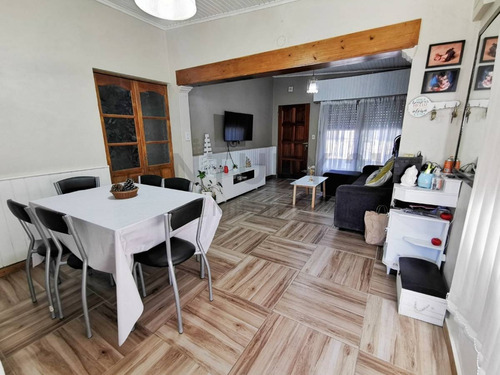 Imagen 6 de 20 de Casa 2 Dormitorios En Venta En Villa Elisa