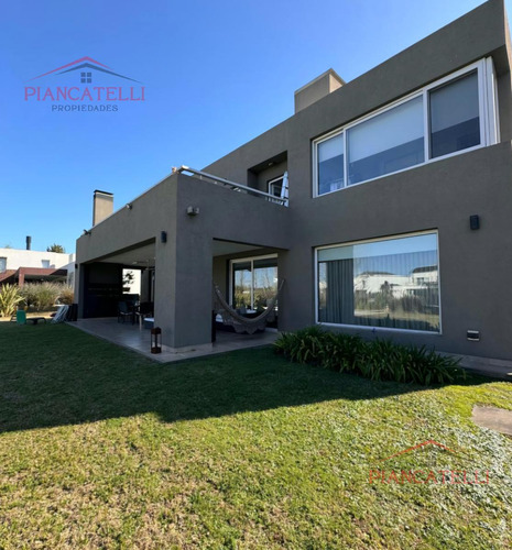 Venta De Casa En Terravista Con Vista A La Laguna