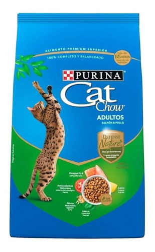 Alimento Cat Chow Defense Nature para gato adulto sabor salmón y pollo en bolsa de 900 g