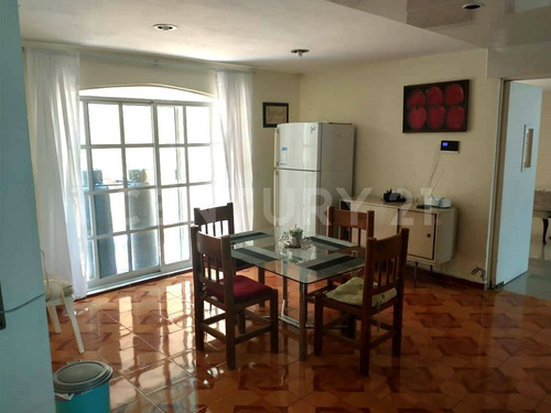 Casa En Venta De 4 Recamaras Y Amplio Jardin Cerca De Camino Real A Cholula.