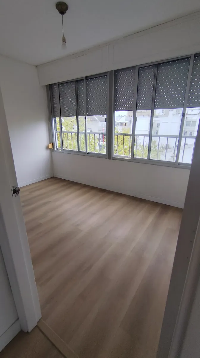 Apto Impecable, Puesto A Nuevo, Super Luminoso En Pleno Centro, Construcción Noble, Habitaciones Amplias · Foto 4