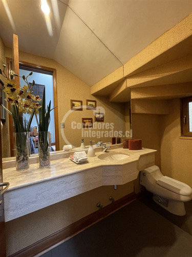 Casa En Venta De 6 Dorm. En Lo Barnechea