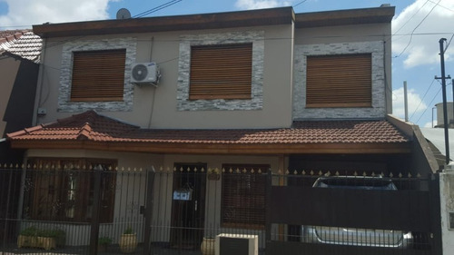 Casa Americana De 4 Ambientes En Venta - Moron Sur