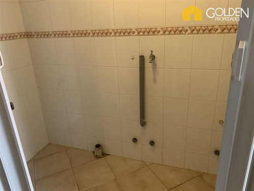 Casa En Venta De 7 Dorm. En Concón