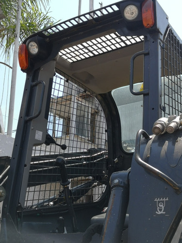Minicargador Bobcat New Holland L218 Seminuevo 2018