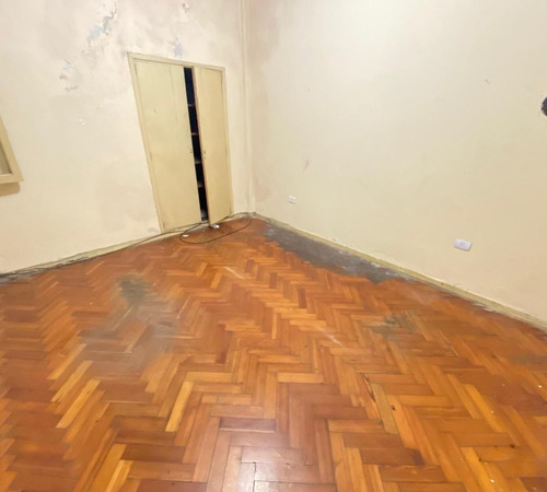Venta De Casa Con Garaje, Local Y Galpón