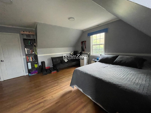 Casa En Venta De 5 Dorm. 4 Baños Más Servicio E Lo Barnechea