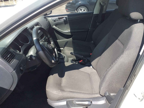 Imagen 9 de 15 de Volkswagen Jetta 2017 4p L4/2.0 Man