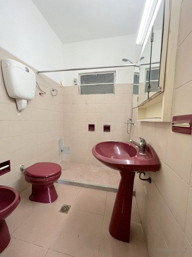 Venta Hermosa Casa De Altos, La Blanqueada, 2 O 3 Dormitorios, Al Frente, Balcón, Terraza, Sin Gastos Comunes, Independiente, Divina