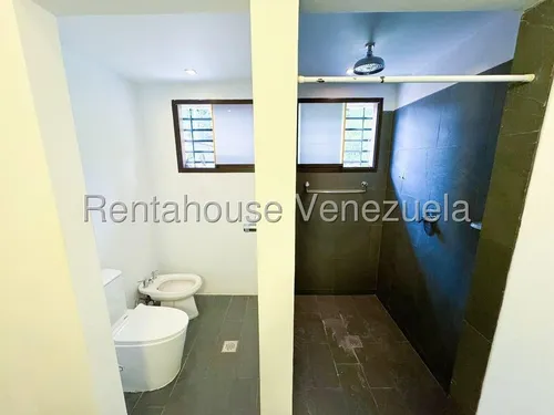 Casa Duplex Con Lindo Jardin En Calle Cerrada En Alquiler Prados Del Este I