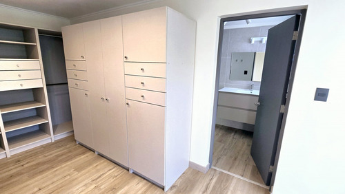Solo 1,5% Comisión: Recién Remodelada Con Amplios Espacios