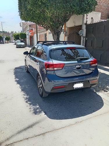 5 Auto Kia Río Hatchback Ex Ta Color Azul