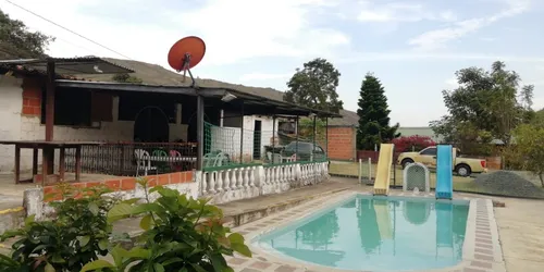 Finca Con 40 Metros A Orilla De La Via Principal Yumbo La Cumbre