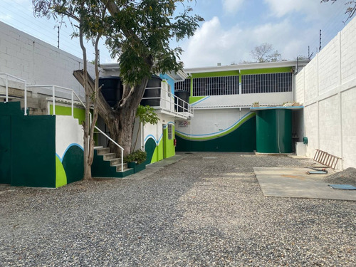 Marling Briceño. Vende Galpón En El Este De Barquisimeto #25-3809