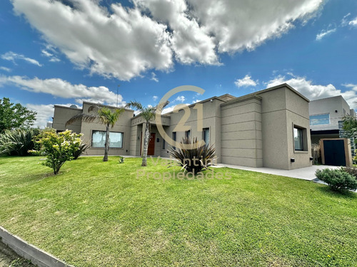 Casa En Venta En Barrio Santa Rita , Corredor Canning
