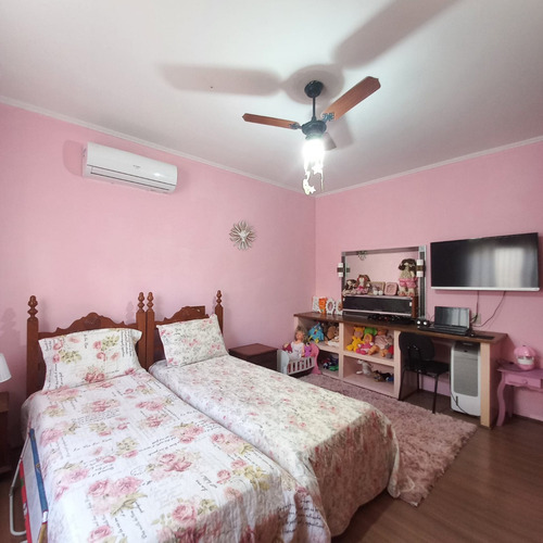 Excelente Casa, Com Grande Área De Lazer