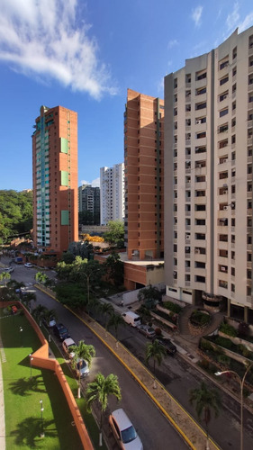 Se Alquila Apartamento A Estrenar En La Urb. Las Chimeneas, Res Montecarlo. Keivis V