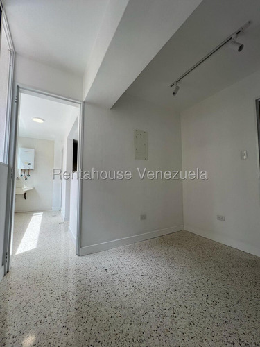 ¡completamente Remodelado Esperando Para Ser Estrenado, Cercano A La Plaza Apartamento En Venta En Una Ubicación Inmejorable! - Los Palos Grandes - Luis Gomez - Mls #25-18086