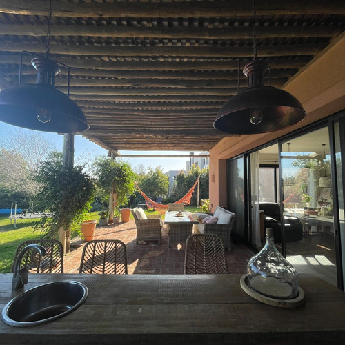 Hermosa Casa En Alquiler 3 Dorm Y Servicio En La Tahona Barrio Privado