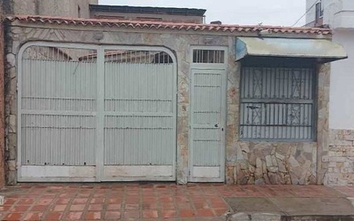 Se Vende Casa En Guacara Urbanización Los Apamates (vr)