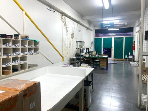Venta.local.belgrano.coglan.3 Plantas. 2 Baños.montacarga