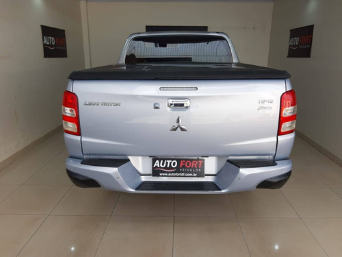 Imagem 5 de 10 de Mitsubishi L200 Triton 2.4 16v Turbo Diesel Sport Hpe-s Cd