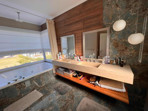 Casa En Venta - 4 Dormitorios 3 Baños - 500mts2 - Pilar