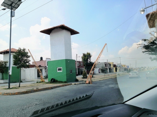 Imagen 2 de 21 de Casa En Fracc. Xochihuacan En Av. Principal 2 Plantas