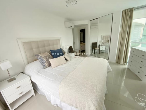 Apartamento En Venta De 2 Dormitorios En Wind Tower, Punta Del Este.