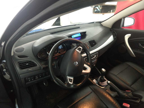 Renault Fluence 2.0 Dynamique Hi-flex 4p 2013